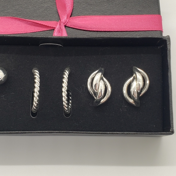 Avon Instant Class 3 Pair Earring Gift Set - Picture 2 of 5
